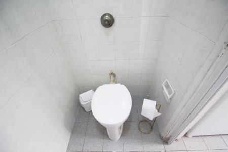 Apartamento à venda com 86m², 2 quartos e 1 vaga Apartamento à venda com 86m², 2 quartos e 1 vagaBanheiro de serviço