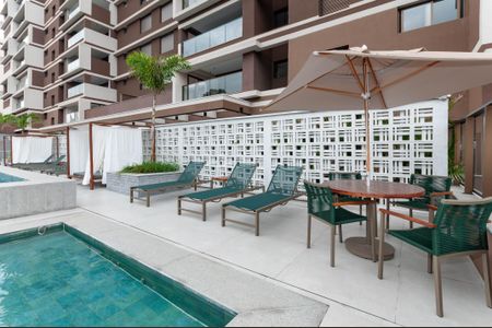 Apartamento à venda com 261m², 4 quartos e 3 vagas Apartamento à venda com 261m², 4 quartos e 3 vagasÁrea Comum - Piscina