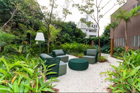 Apartamento à venda com 261m², 4 quartos e 3 vagas Apartamento à venda com 261m², 4 quartos e 3 vagasÁrea Comum - Jardim - Convivência