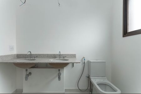 Apartamento à venda com 261m², 4 quartos e 3 vagas Apartamento à venda com 261m², 4 quartos e 3 vagasBanheiro  do quarto 4 Suíte