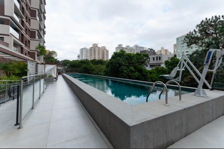Apartamento à venda com 261m², 4 quartos e 3 vagas Apartamento à venda com 261m², 4 quartos e 3 vagasÁrea Comum - Piscina