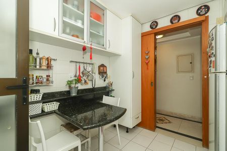 Apartamento à venda com 121m², 2 quartos e 2 vagasCozinha