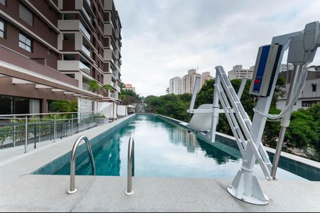 Apartamento à venda com 144m², 3 quartos e 3 vagas Apartamento à venda com 144m², 3 quartos e 3 vagasÁrea comum - Piscina