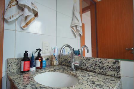 Apartamento à venda com 52m², 2 quartos e 1 vaga Apartamento à venda com 52m², 2 quartos e 1 vagaBanheiro Social