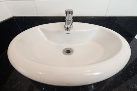 Casa à venda com 280m², 3 quartos e 2 vagas Casa à venda com 280m², 3 quartos e 2 vagasBanheiro Suíte 1