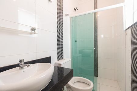 Casa à venda com 280m², 3 quartos e 2 vagas Casa à venda com 280m², 3 quartos e 2 vagasBanheiro Suíte 1