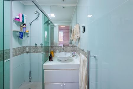 Apartamento à venda com 65m², 3 quartos e 1 vaga Apartamento à venda com 65m², 3 quartos e 1 vagaBanheiro da Suíte