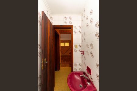 Casa à venda com 280m², 3 quartos e 5 vagas Casa à venda com 280m², 3 quartos e 5 vagasEdícula - Banheiro