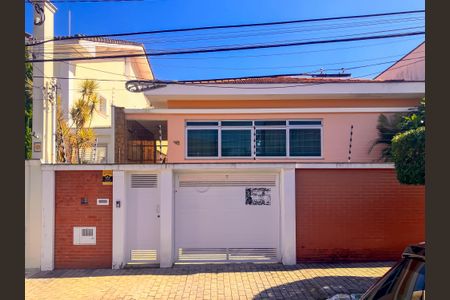 Casa à venda com 280m², 3 quartos e 5 vagas Casa à venda com 280m², 3 quartos e 5 vagasFachada