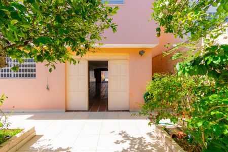 Casa à venda com 280m², 3 quartos e 5 vagas Casa à venda com 280m², 3 quartos e 5 vagasÁrea comum