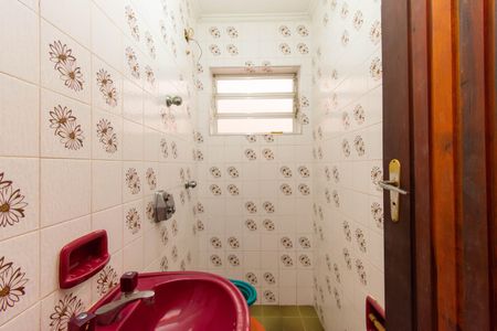 Casa à venda com 280m², 3 quartos e 5 vagas Casa à venda com 280m², 3 quartos e 5 vagasEdícula - Banheiro