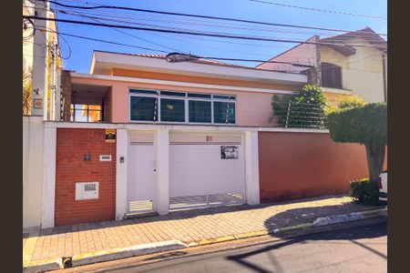 Casa à venda com 280m², 3 quartos e 5 vagas Casa à venda com 280m², 3 quartos e 5 vagasFachada