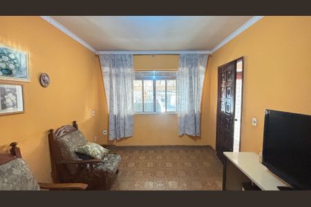 Casa à venda com 157m², 3 quartos e 2 vagas Casa à venda com 157m², 3 quartos e 2 vagasSala
