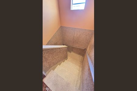 Casa à venda com 157m², 3 quartos e 2 vagas Casa à venda com 157m², 3 quartos e 2 vagasEscada