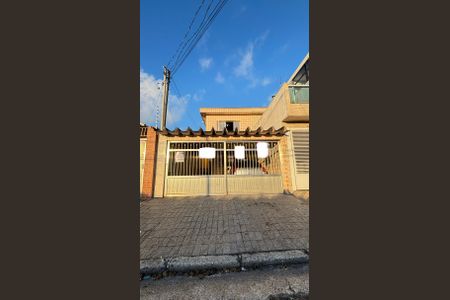 Casa à venda com 157m², 3 quartos e 2 vagas Casa à venda com 157m², 3 quartos e 2 vagasFachada