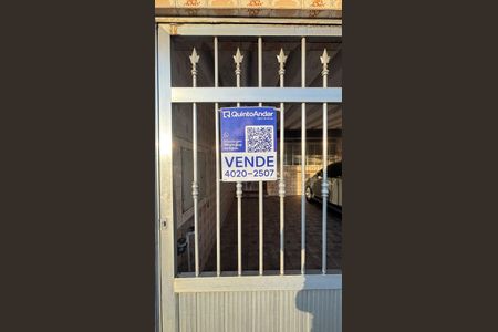 Casa à venda com 157m², 3 quartos e 2 vagas Casa à venda com 157m², 3 quartos e 2 vagasFachada
