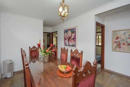 Casa à venda com 334m², 3 quartos e 4 vagas Casa à venda com 334m², 3 quartos e 4 vagasSala de Jantar