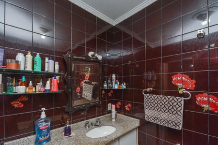 Casa à venda com 334m², 3 quartos e 4 vagas Casa à venda com 334m², 3 quartos e 4 vagasBanheiro da Suíte