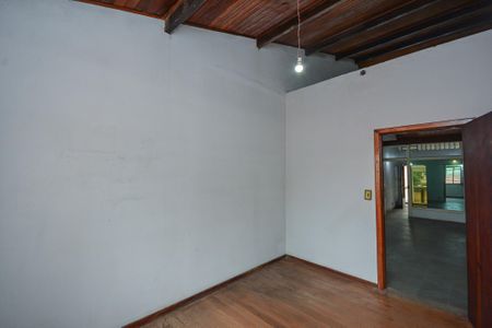 Casa à venda com 334m², 3 quartos e 4 vagas Casa à venda com 334m², 3 quartos e 4 vagasEdícula
