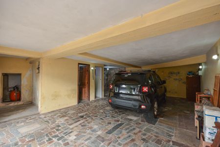Casa à venda com 334m², 3 quartos e 4 vagas Casa à venda com 334m², 3 quartos e 4 vagasGaragem