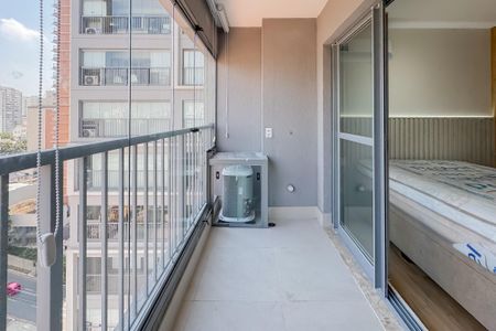 Studio à venda com 28m², 1 quarto e sem vaga Studio à venda com 28m², 1 quarto e sem vagaVaranda