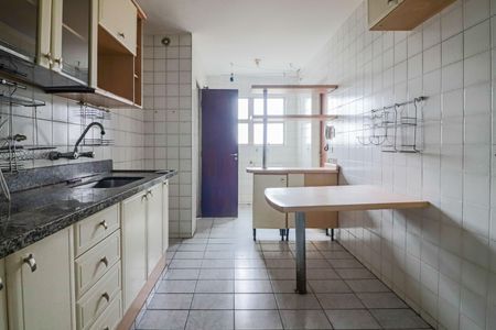 Apartamento à venda com 80m², 3 quartos e sem vaga Apartamento à venda com 80m², 3 quartos e sem vagaCozinha e Área de Serviço