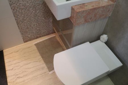 Casa à venda com 135m², 2 quartos e 2 vagasBanheiro da Suíte 1