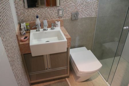 Casa à venda com 135m², 2 quartos e 2 vagasBanheiro da Suíte 1