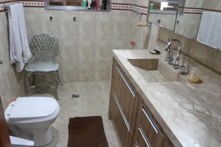 Casa à venda com 135m², 2 quartos e 2 vagasBanheiro Social