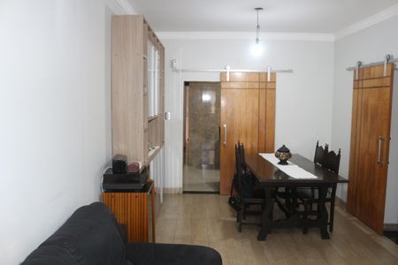 Casa à venda com 135m², 2 quartos e 2 vagasSala