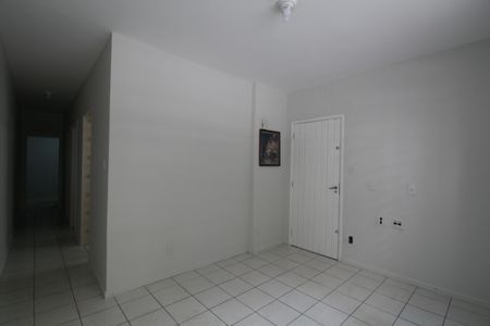 Casa à venda com 70m², 2 quartos e 2 vagasSala