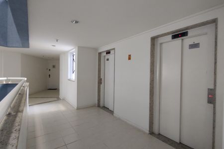 Apartamento à venda com 114m², 4 quartos e 2 vagas Apartamento à venda com 114m², 4 quartos e 2 vagasHall de entrada