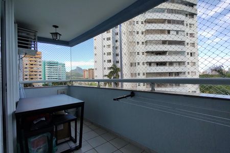 Apartamento à venda com 114m², 4 quartos e 2 vagas Apartamento à venda com 114m², 4 quartos e 2 vagasVaranda