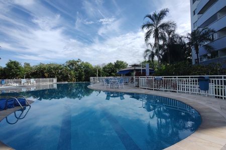 Apartamento à venda com 114m², 4 quartos e 2 vagas Apartamento à venda com 114m², 4 quartos e 2 vagasÁrea comum - Piscina