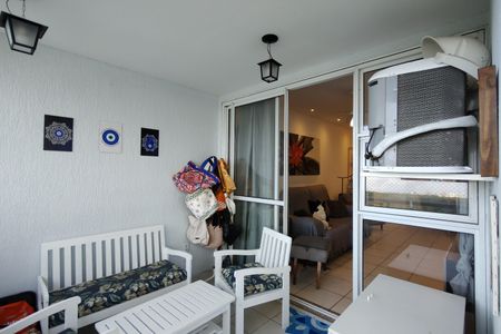 Apartamento à venda com 114m², 4 quartos e 2 vagas Apartamento à venda com 114m², 4 quartos e 2 vagasVaranda