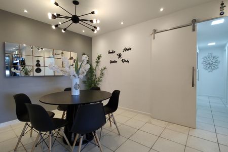 Apartamento à venda com 114m², 4 quartos e 2 vagas Apartamento à venda com 114m², 4 quartos e 2 vagasSala