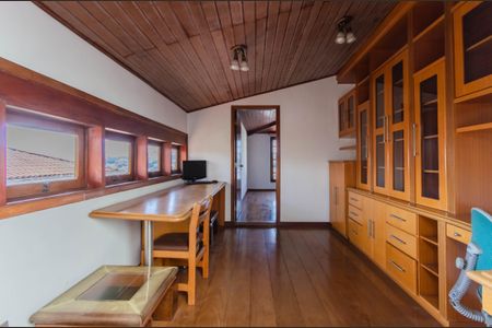 Casa à venda com 350m², 4 quartos e 4 vagas Casa à venda com 350m², 4 quartos e 4 vagasPiso superior