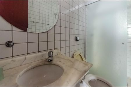 Casa à venda com 350m², 4 quartos e 4 vagas Casa à venda com 350m², 4 quartos e 4 vagasBanheiro de serviço