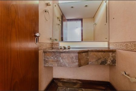 Casa à venda com 350m², 4 quartos e 4 vagas Casa à venda com 350m², 4 quartos e 4 vagasLavabo