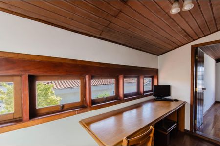 Casa à venda com 350m², 4 quartos e 4 vagas Casa à venda com 350m², 4 quartos e 4 vagasPiso superior