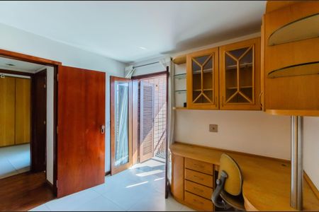 Casa à venda com 350m², 4 quartos e 4 vagas Casa à venda com 350m², 4 quartos e 4 vagasQuarto 1