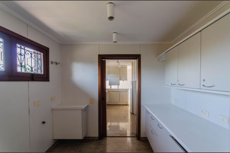 Casa à venda com 350m², 4 quartos e 4 vagas Casa à venda com 350m², 4 quartos e 4 vagasCozinha