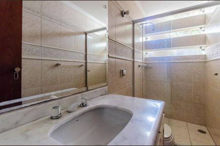 Casa à venda com 350m², 4 quartos e 4 vagas Casa à venda com 350m², 4 quartos e 4 vagasBanheiro da Suíte 1