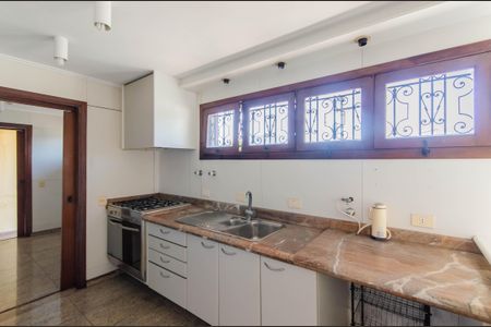 Casa à venda com 350m², 4 quartos e 4 vagas Casa à venda com 350m², 4 quartos e 4 vagasCozinha
