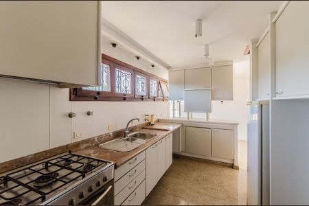 Casa à venda com 350m², 4 quartos e 4 vagas Casa à venda com 350m², 4 quartos e 4 vagasCozinha