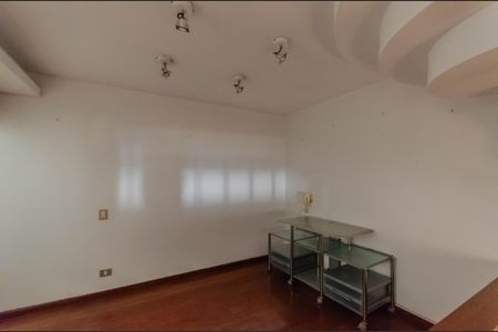 Casa à venda com 350m², 4 quartos e 4 vagas Casa à venda com 350m², 4 quartos e 4 vagasSala
