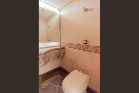 Casa à venda com 350m², 4 quartos e 4 vagas Casa à venda com 350m², 4 quartos e 4 vagasLavabo