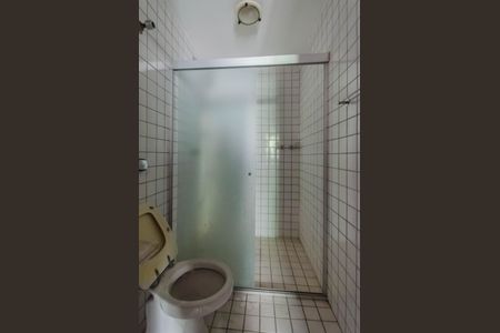 Casa à venda com 350m², 4 quartos e 4 vagas Casa à venda com 350m², 4 quartos e 4 vagasBanheiro de serviço