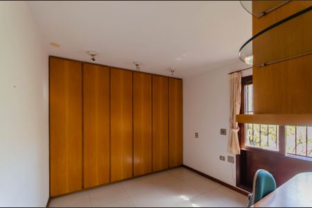 Casa à venda com 350m², 4 quartos e 4 vagas Casa à venda com 350m², 4 quartos e 4 vagasQuarto 2