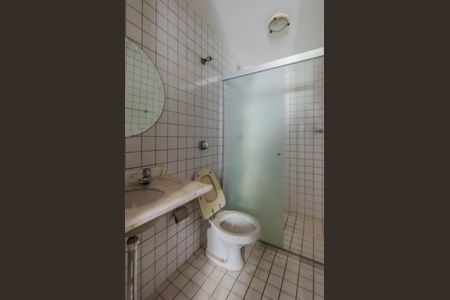 Casa à venda com 350m², 4 quartos e 4 vagas Casa à venda com 350m², 4 quartos e 4 vagasBanheiro de serviço